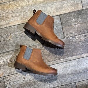 Sorel Women's Emelie II Chelsea Bootie In Dark Amber/Tobacco- Size 8.5